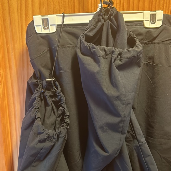 LOLE Athletic Pants - Adjustable draw string waist & ankles - Medium - Picture 4 of 7